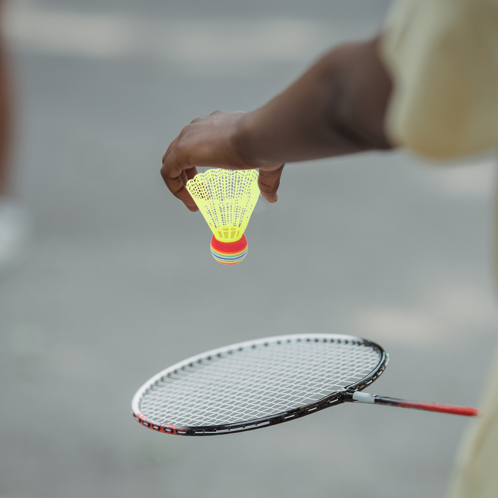 Badminton Nylon Shuttlecock - 12個入り 鮮やかなカラフルなバドミントンシャトルコック プラスチックナイロン素材 高靭性 精巧な作り 迅速な復元