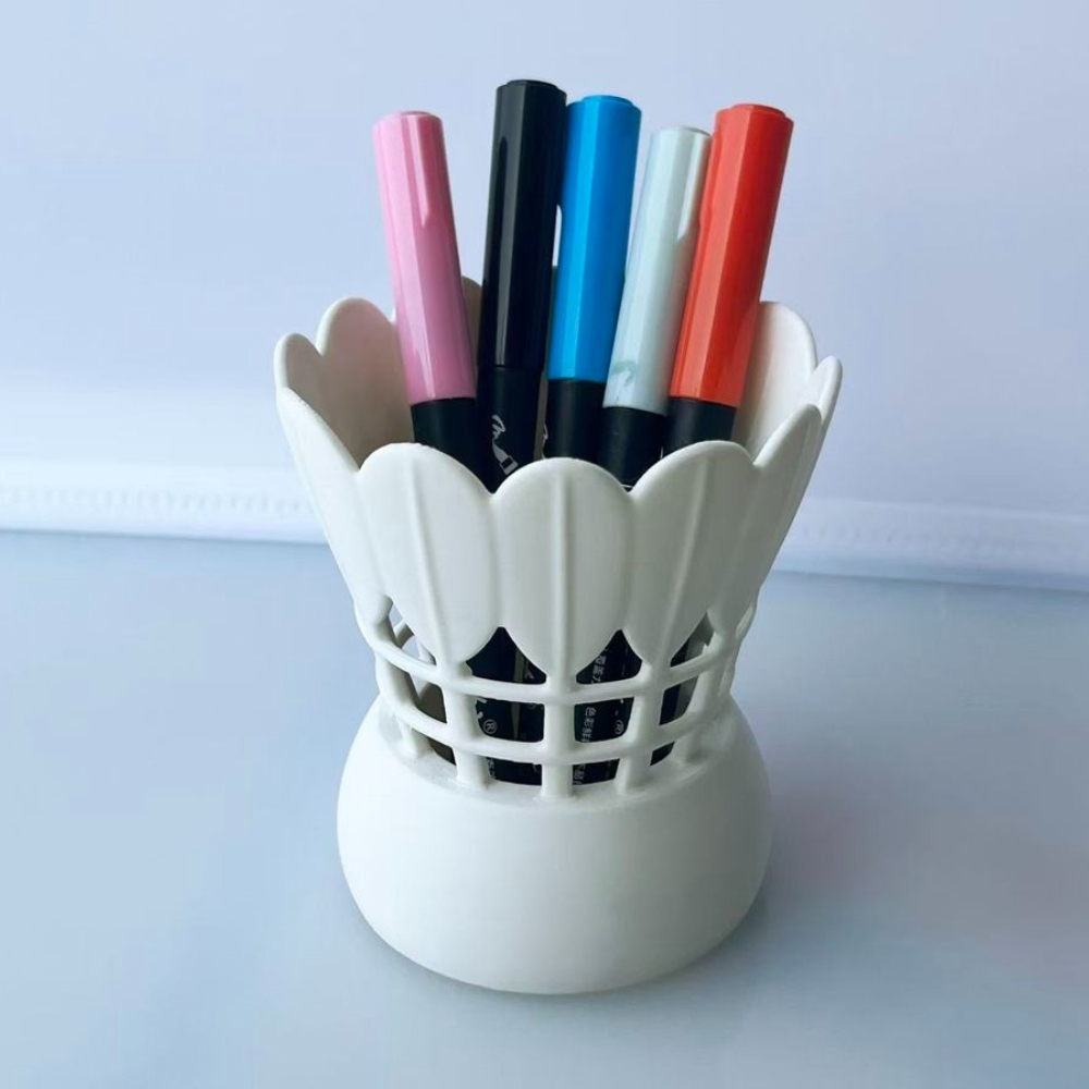 Badminton Cup - ミニマリストバドミントンシャトルコック型ペンホルダークリエイティブ中空プラスチック鉛筆カップデスクオーガナイザーオフィスホームデコレーション用