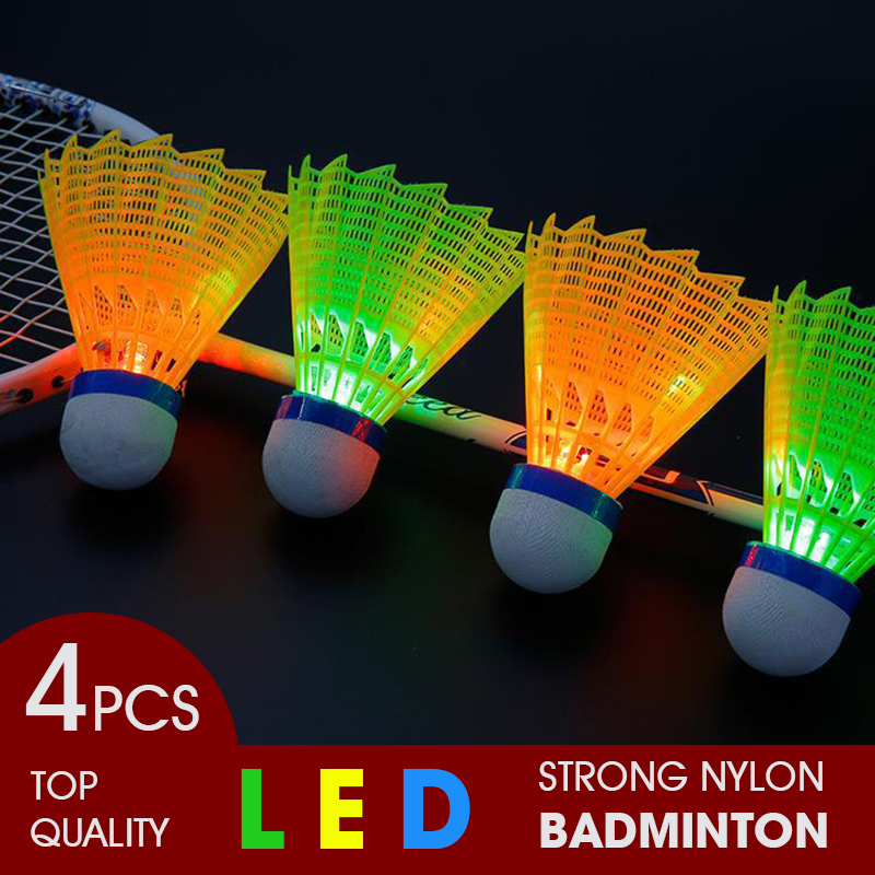 Badminton Nylon Shuttlecock - ウェルキン4個ダークナイトledグローイングライトアップストロングナイロンバドミントンシャトルコックカラフルな照明ボール屋内および屋外スポーツ