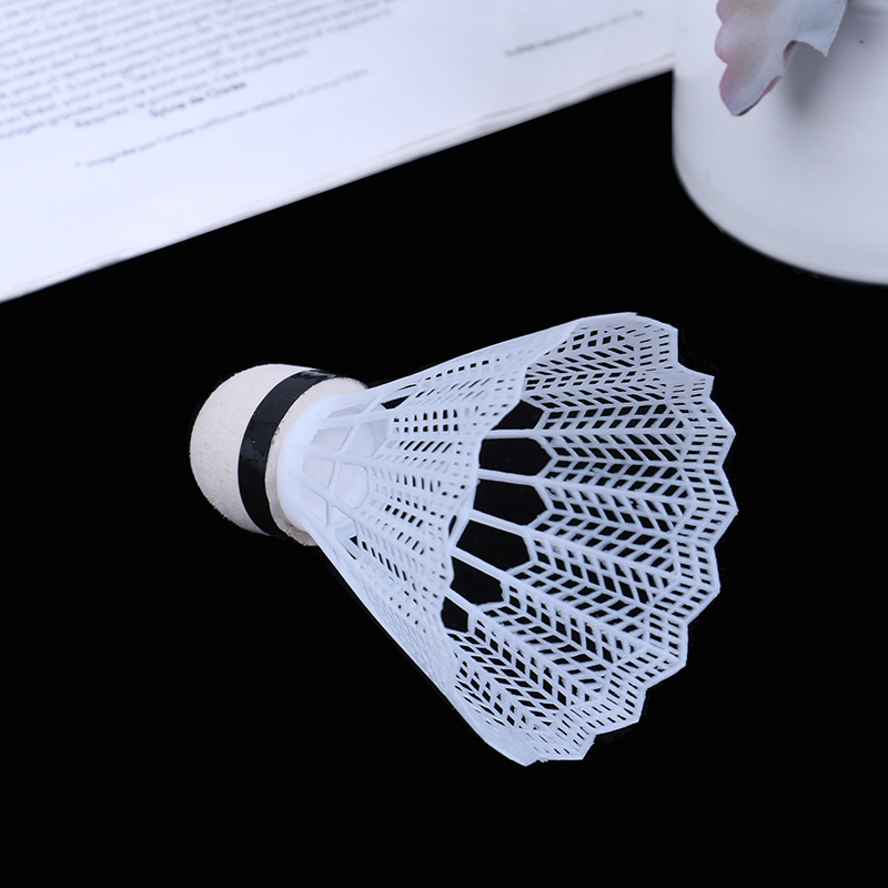 プラスチック製バドミントンシャトルコック、12個、練習用軽量 - Badminton Nylon Shuttlecock のレビューと価格