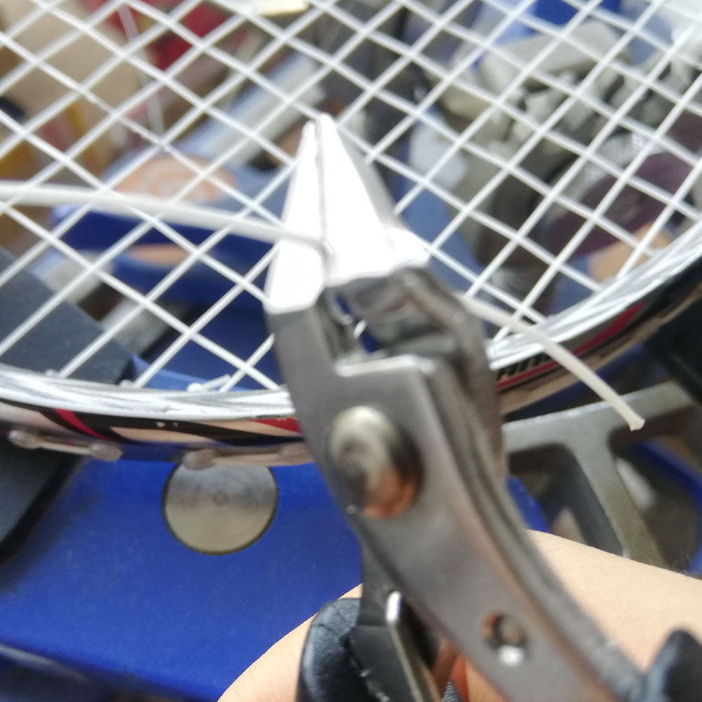人間工学に基づいた斜めペンチ、テニス・バドミントンラケットの - Badminton Question のレビューと価格