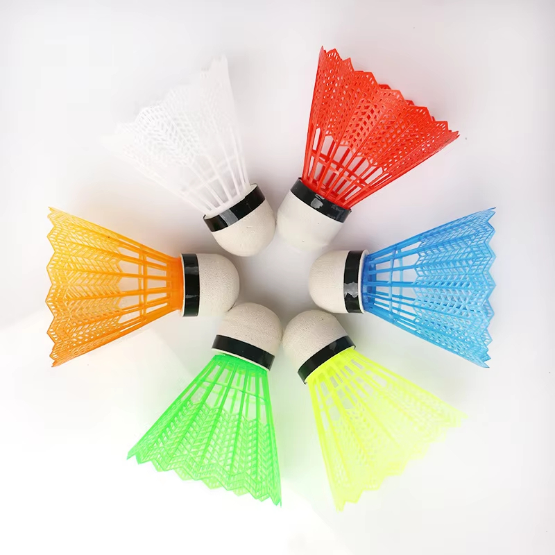 12個のカラフルなプラスチック製バドミントンシャトルコック、 - Badminton Nylon Shuttlecock のレビューと価格