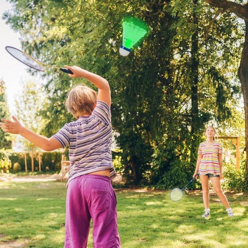バドミントン、3または4個用のカラフルなLEDライトスポット - Badminton Nylon Shuttlecock のレビューと価格