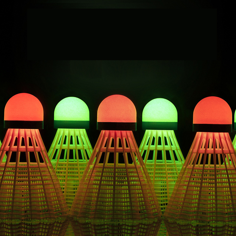 ウェルキン4個ダークナイトledグローイングライトアップスト - Badminton Nylon Shuttlecock のレビューと価格